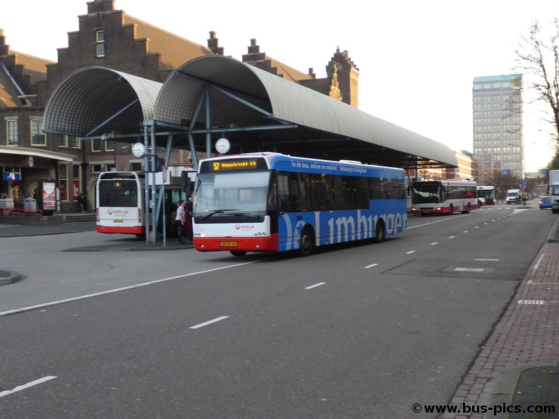 ONWAAR Uitpakken bemanning Maastricht Station -- lijn 57 -- Veolia 5263 | Bus Pictures